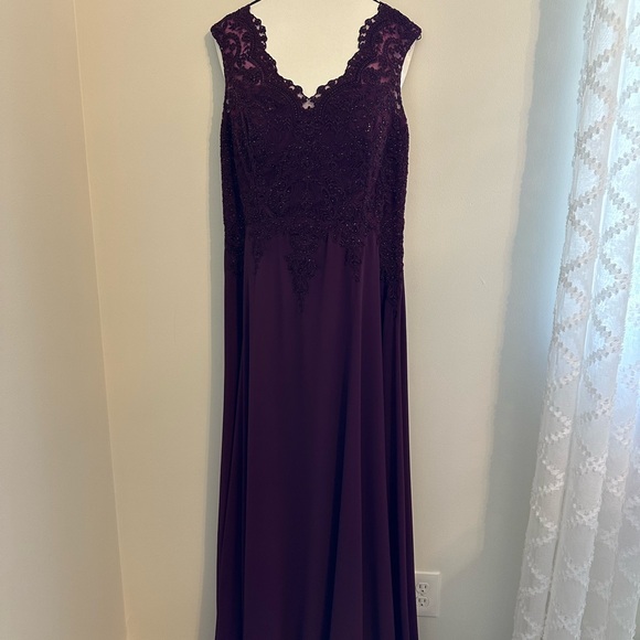 Mother of the Bride/Groom Dress. Worn once and dry cleaned. - Picture 4 of 7